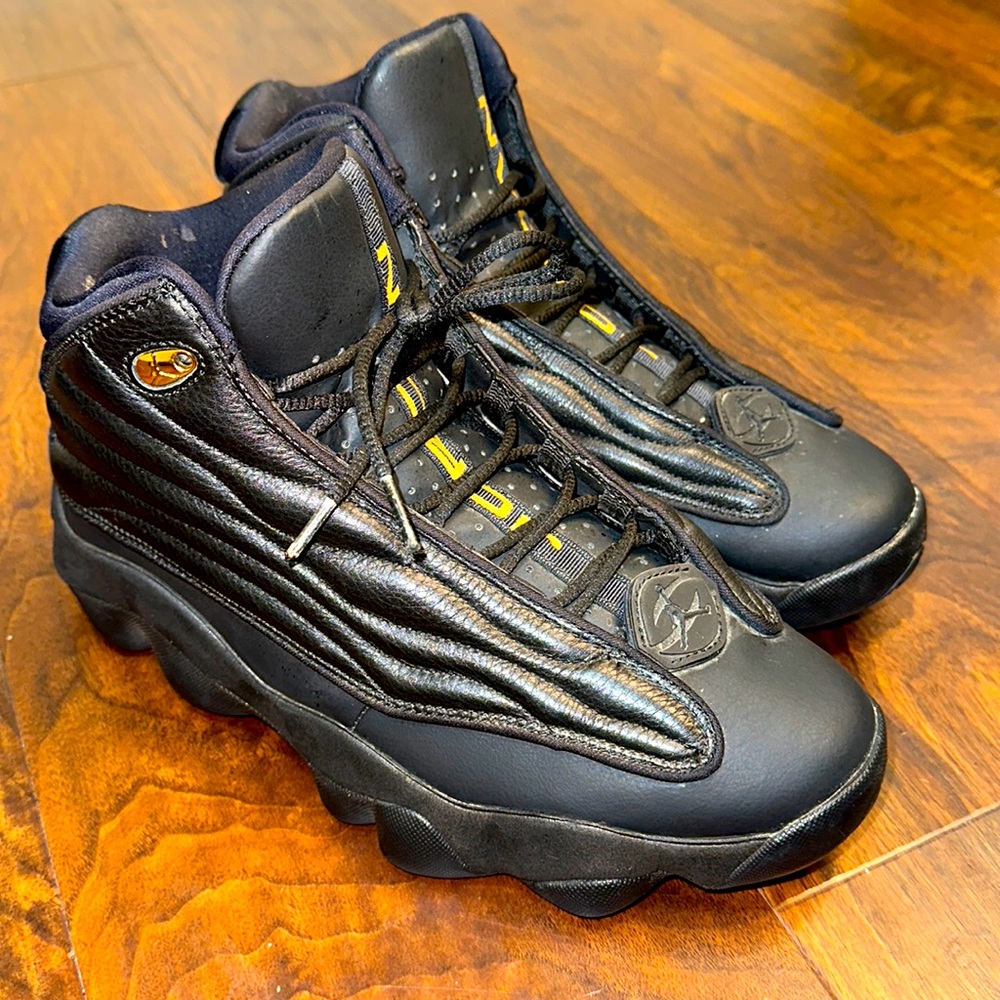 US 8.5 Jordan shoe